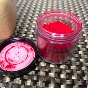 Mac Cosmetics Loose Pigment in Brash and Bold
